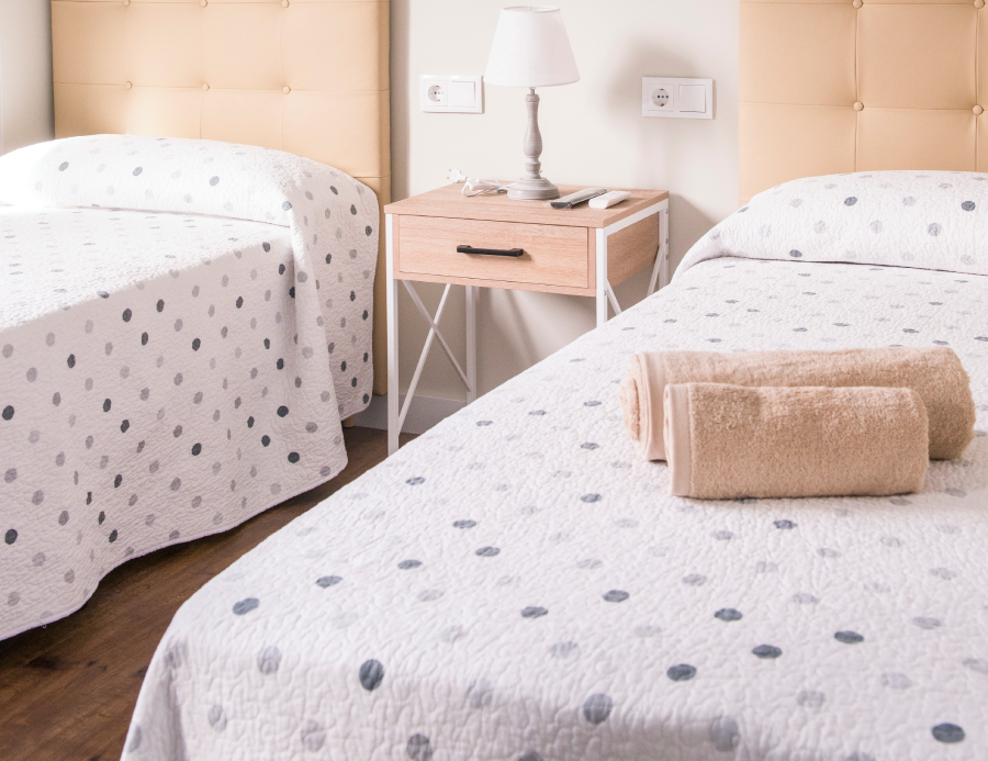 h4- habitacion 2 camas pension sarria